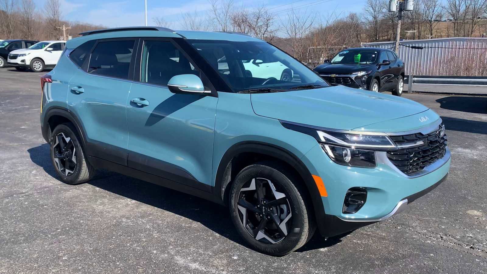 Used 2024 Kia Seltos EX image 2