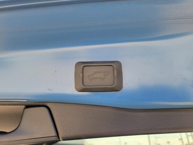 Used 2022 Toyota RAV4 SE image 8