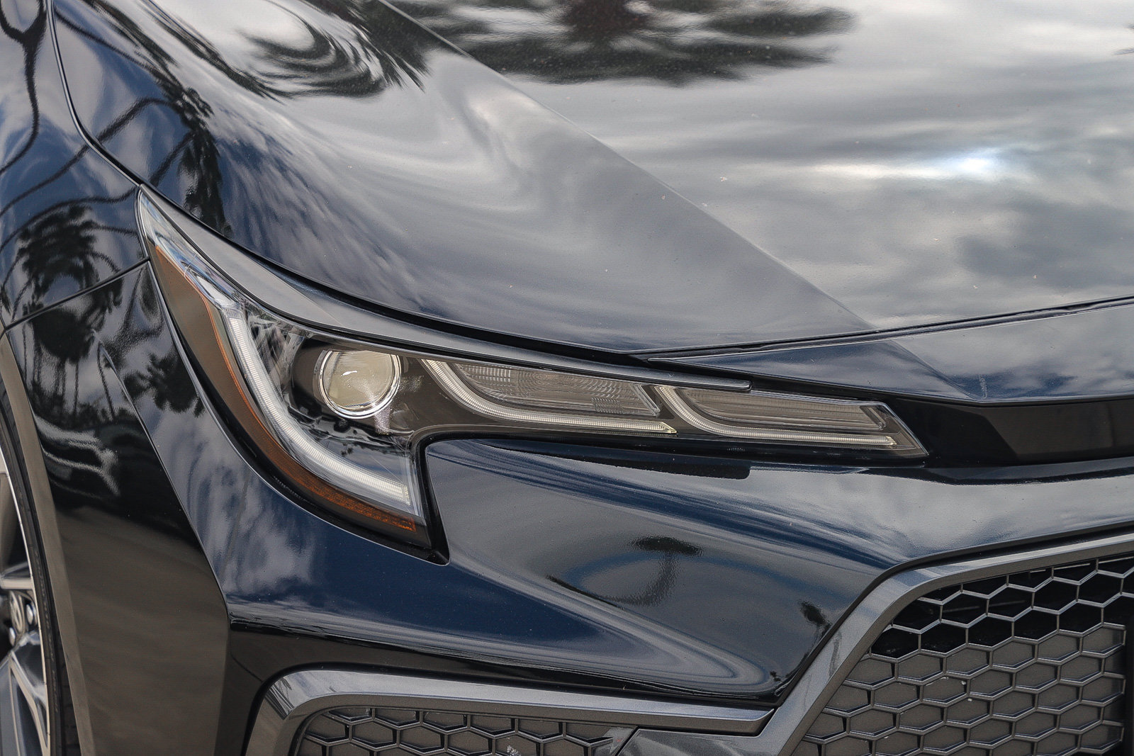 Used 2022 Toyota Corolla SE w/ SE Premium Package FWD image 4
