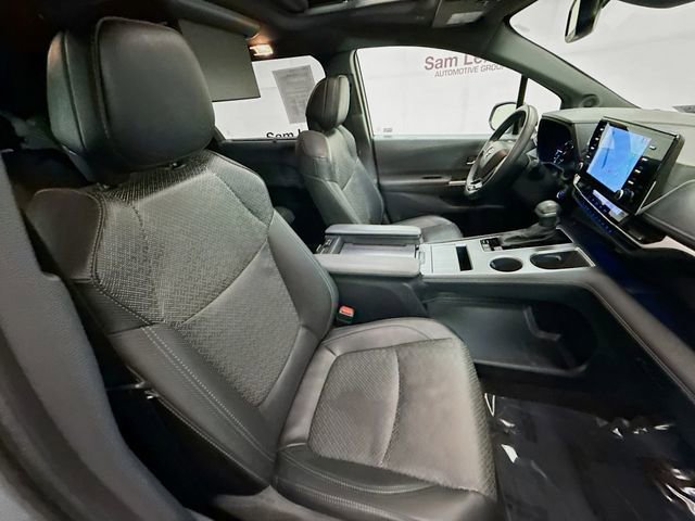 Used 2023 Toyota Sienna XSE image 30