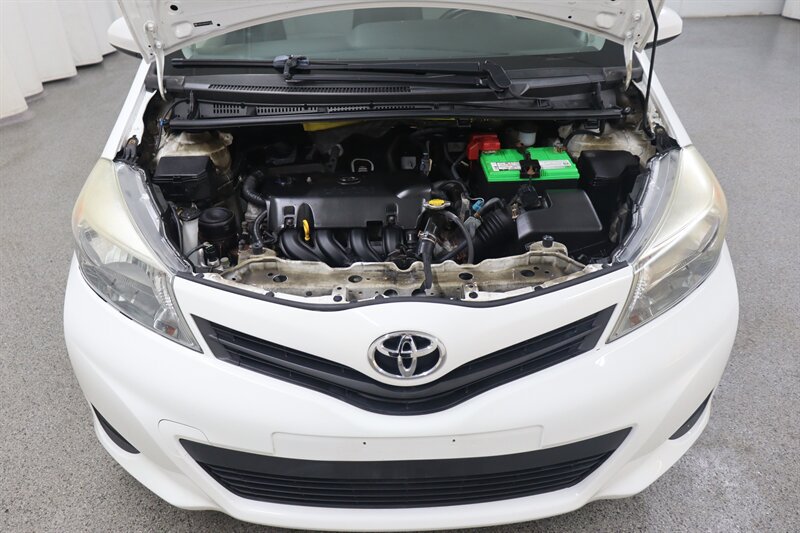 Used 2014 Toyota Yaris LE FWD image 29