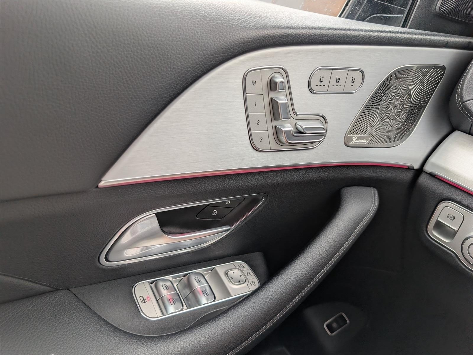 Used 2025 Mercedes-Benz GLS 450 4MATIC image 21