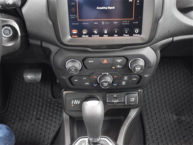 Used 2023 Jeep Renegade Latitude w/ Premium Group image 32