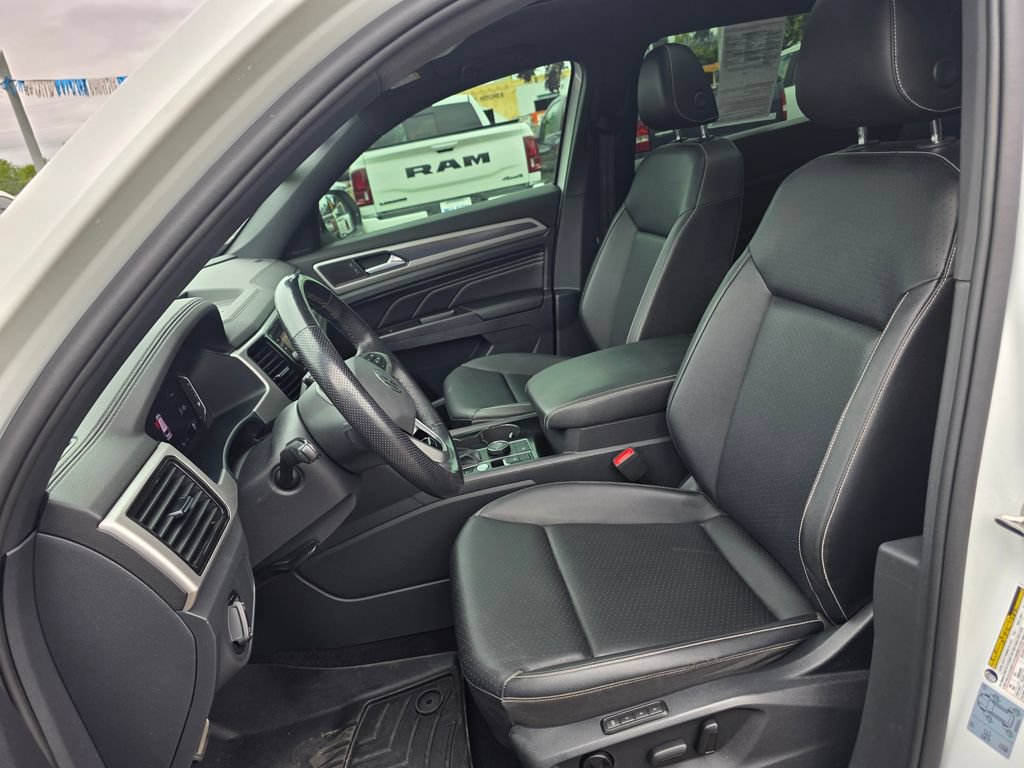 Used 2020 Volkswagen Atlas Cross Sport SEL R-Line AWD/4WD image 4