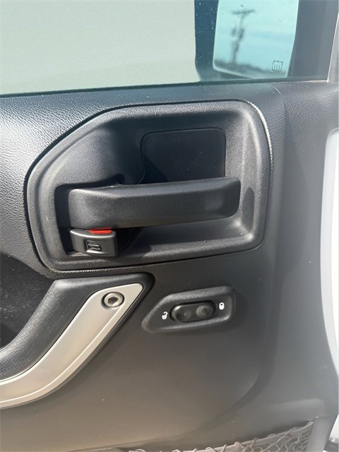 Used 2016 Jeep Wrangler Unlimited Sahara w/ Connectivity Group image 12