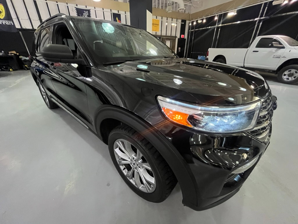 Used 2020 Ford Explorer XLT w/ Equipment Group 202A image 4