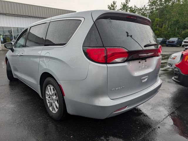 Used 2023 Chrysler Voyager LX FWD image 5