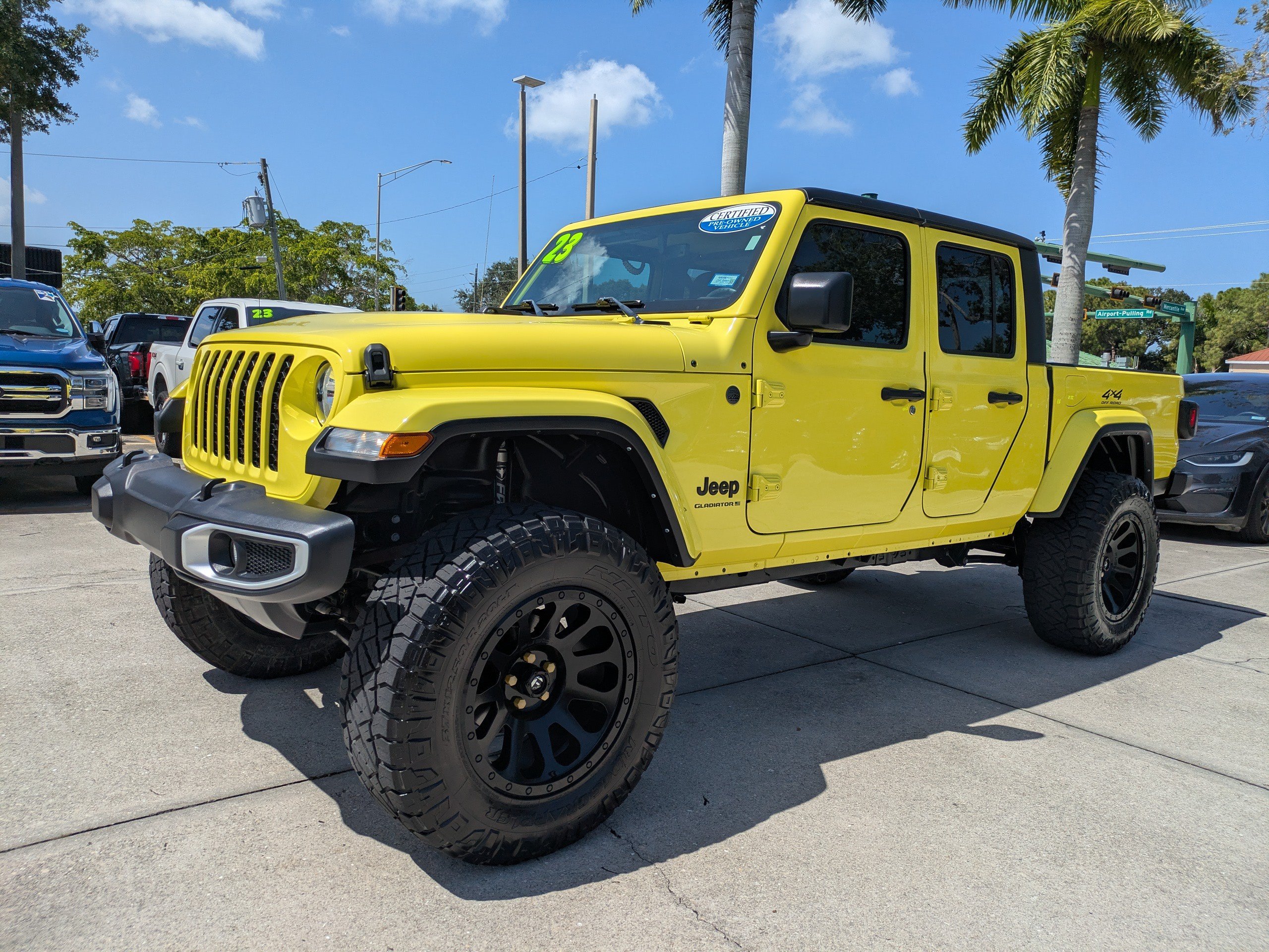 Used 2023 Jeep Gladiator Sport AWD/4WD image 7