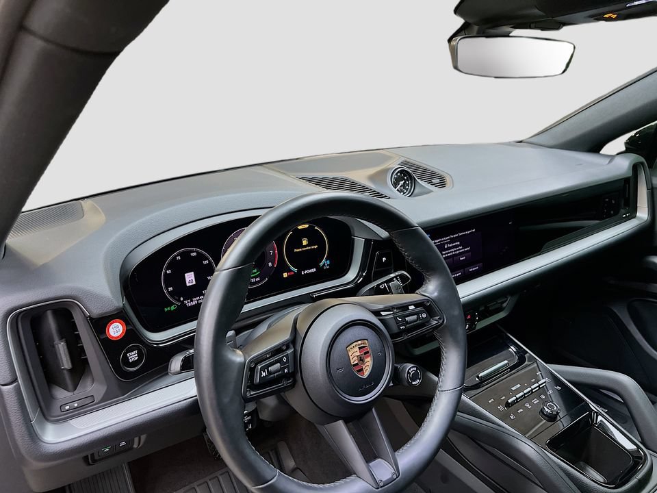 Certified 2025 Porsche Cayenne E-Hybrid Coupe AWD/4WD image 4