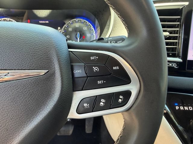 Used 2023 Chrysler Pacifica Touring-L FWD image 25