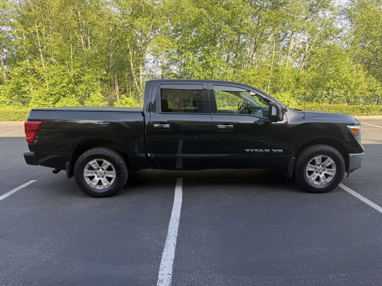 Used 2018 Nissan Titan SV w/ SV Convenience Package AWD/4WD image 4