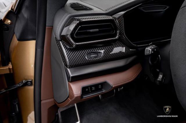 Used 2025 Lamborghini Urus SE image 26