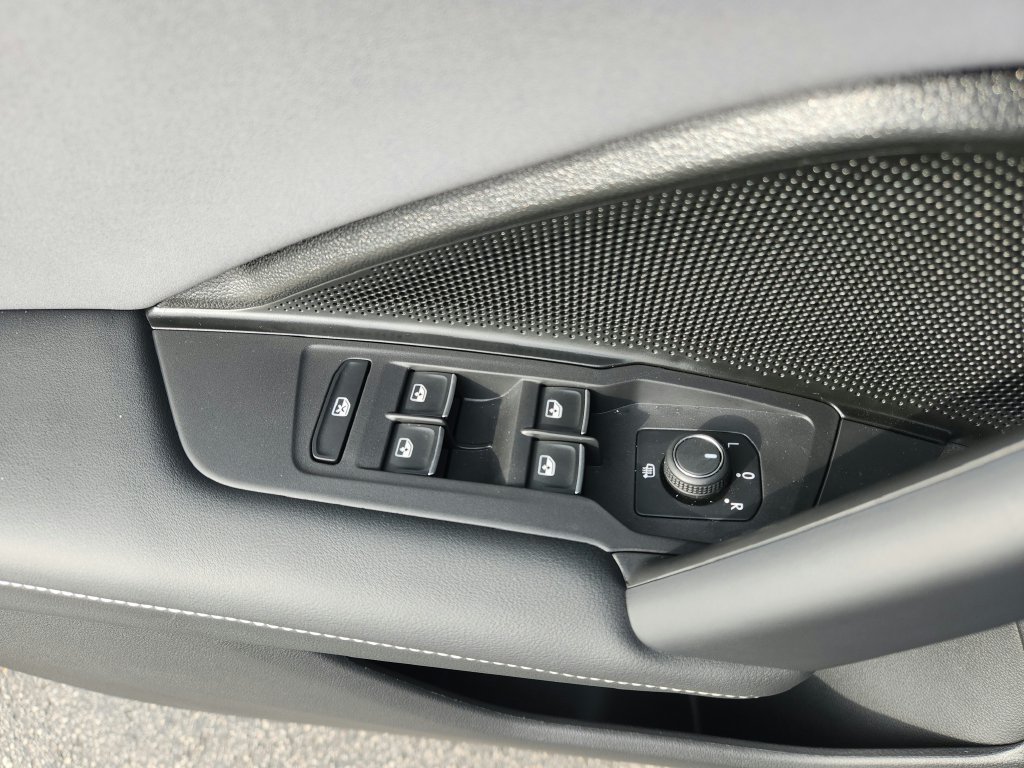 Certified 2026 Volkswagen Tiguan SE AWD/4WD image 19