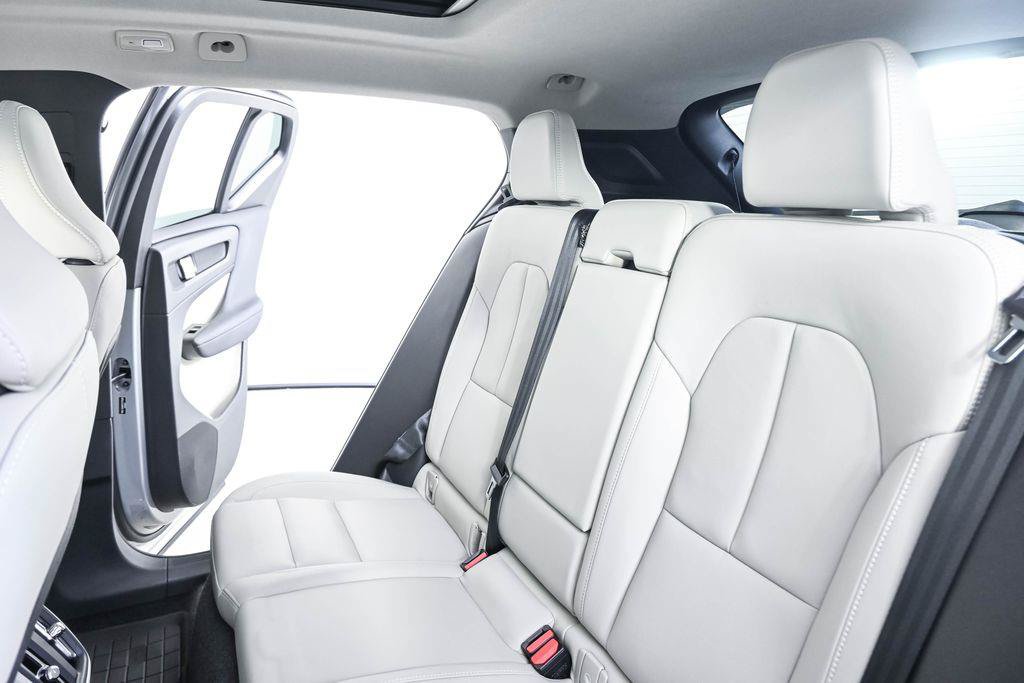 Certified 2026 Volvo XC40 B5 Plus AWD/4WD image 22
