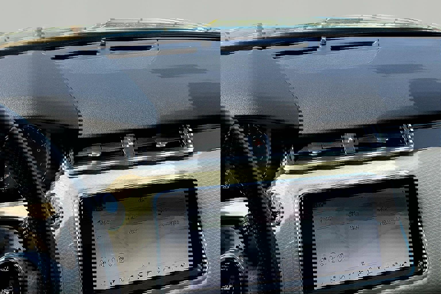 Used 2018 Land Rover Range Rover Velar S image 9