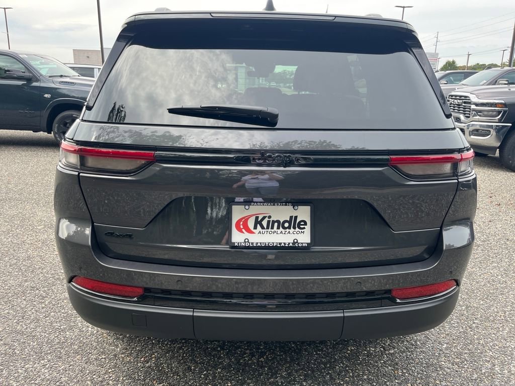 New 2025 Jeep Grand Cherokee 4WD image 24