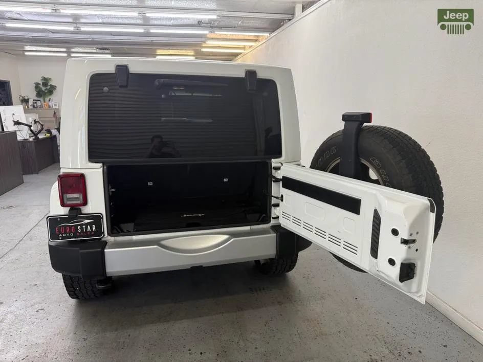 Used 2015 Jeep Wrangler Sahara w/ Connectivity Group AWD/4WD image 7