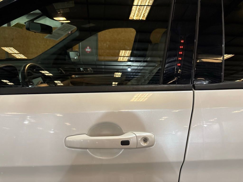 Used 2018 Ford Explorer XLT w/ Equipment Group 202A image 14