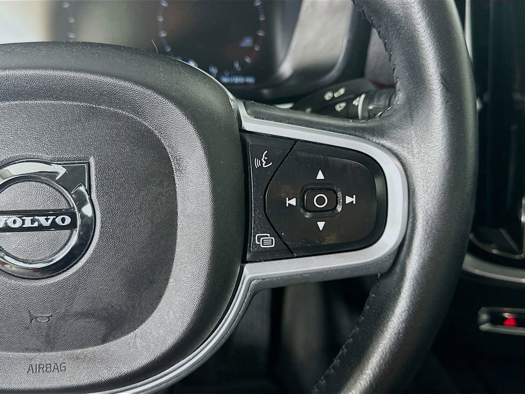Used 2022 Volvo S60 B5 Momentum image 25