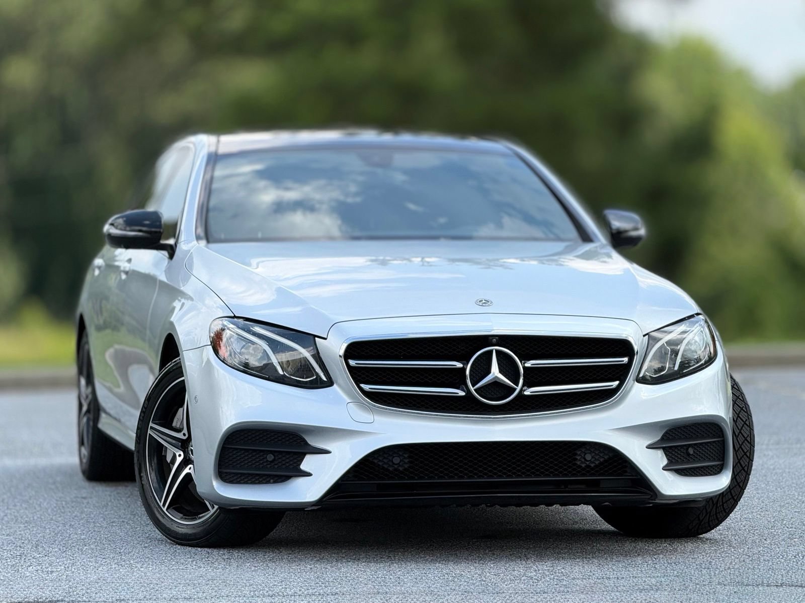 Used 2019 Mercedes-Benz E 300 4MATIC image 4