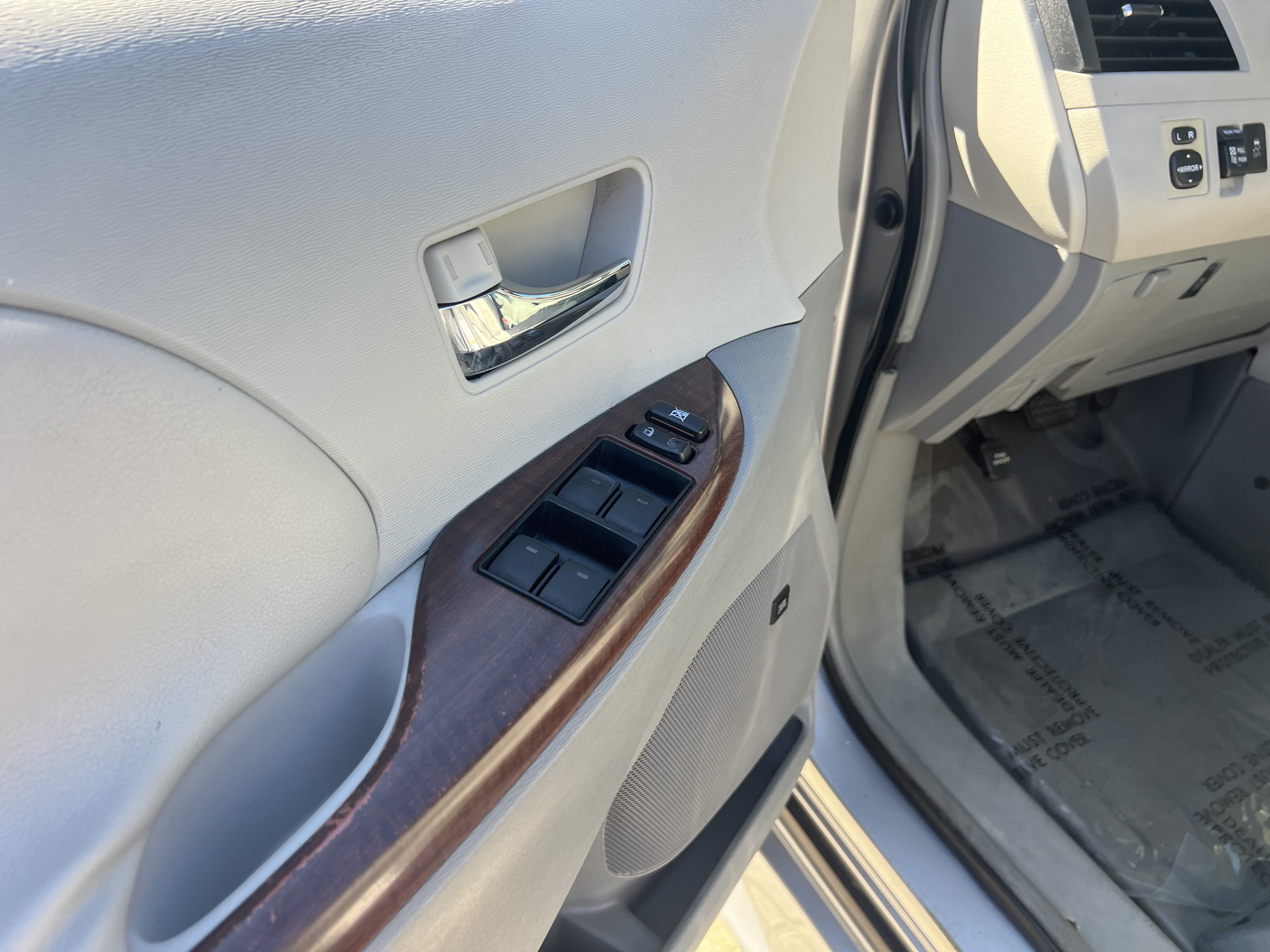 Used 2011 Toyota Sienna XLE FWD image 26