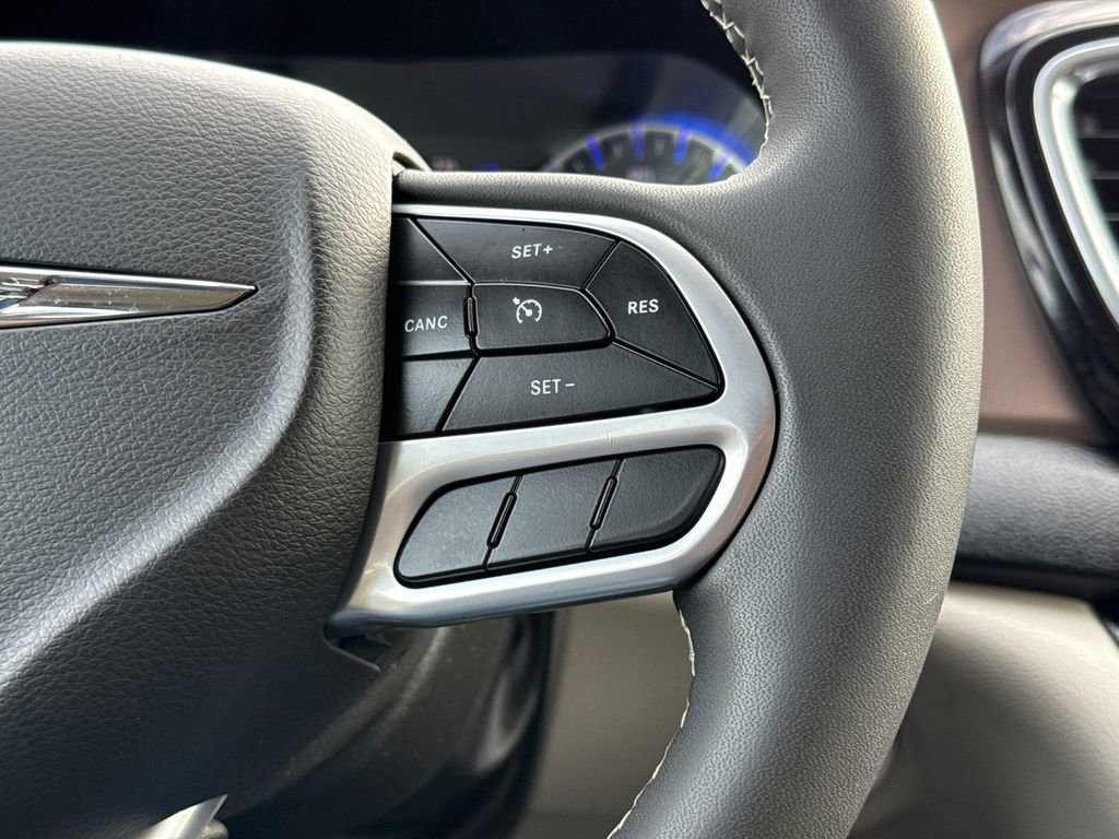 Used 2023 Chrysler Voyager LX image 27