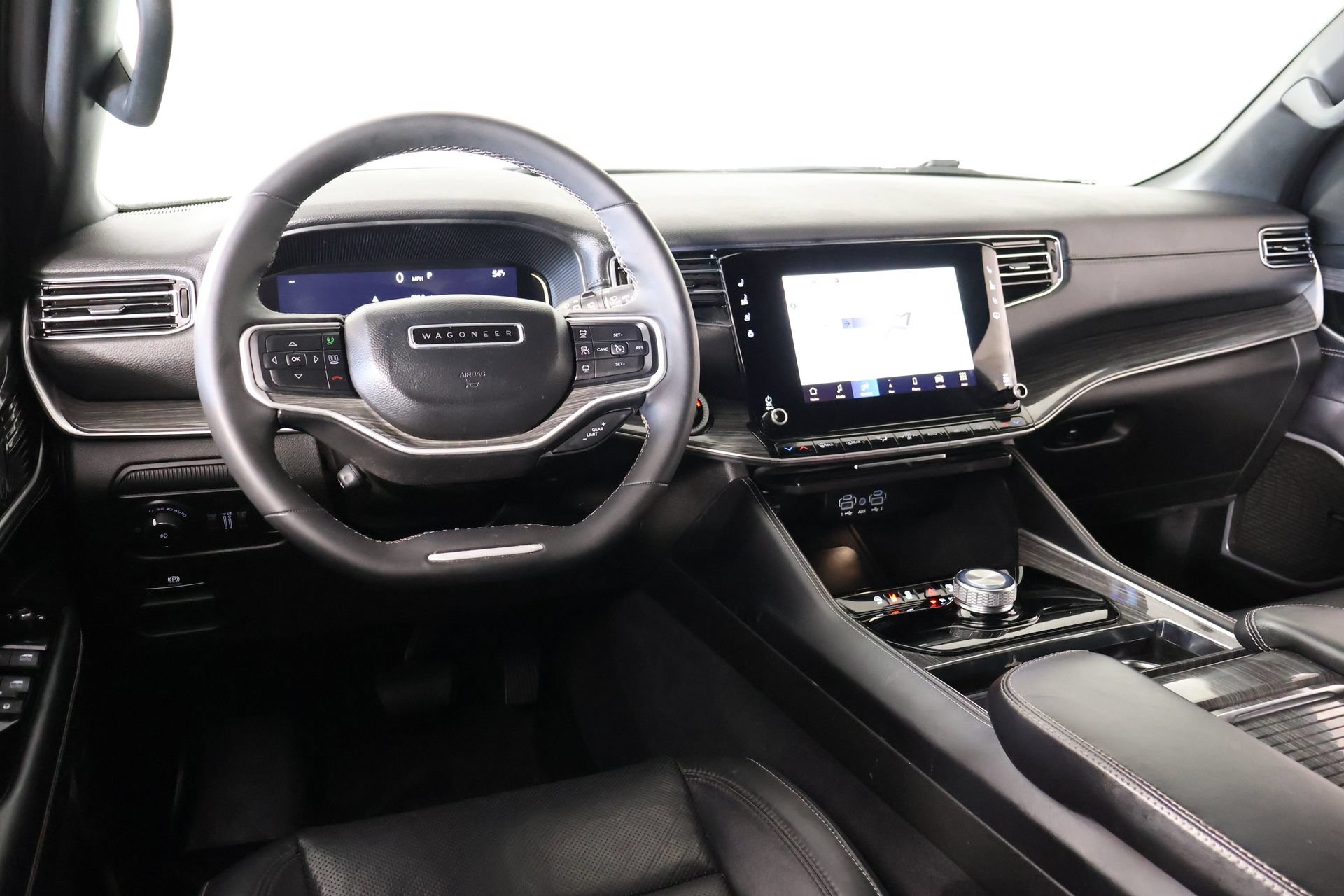 Used 2022 Jeep Wagoneer Series III RWD image 2