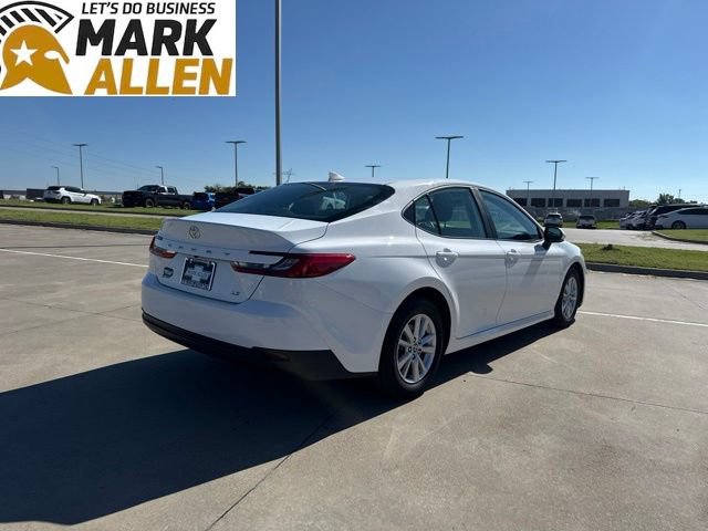 Used 2025 Toyota Camry LE FWD image 5