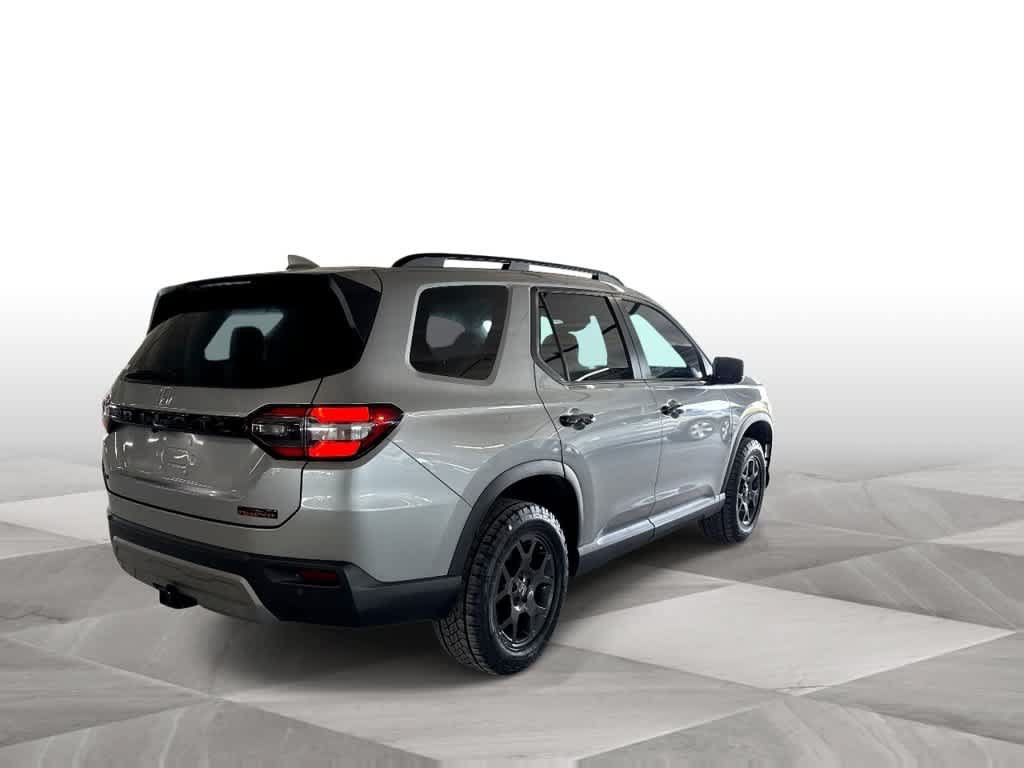 Used 2025 Honda Pilot TrailSport image 8