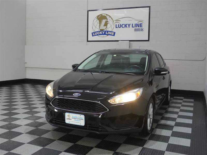 Used 2015 Ford Focus SE w/ SE Cold Weather Package image 4