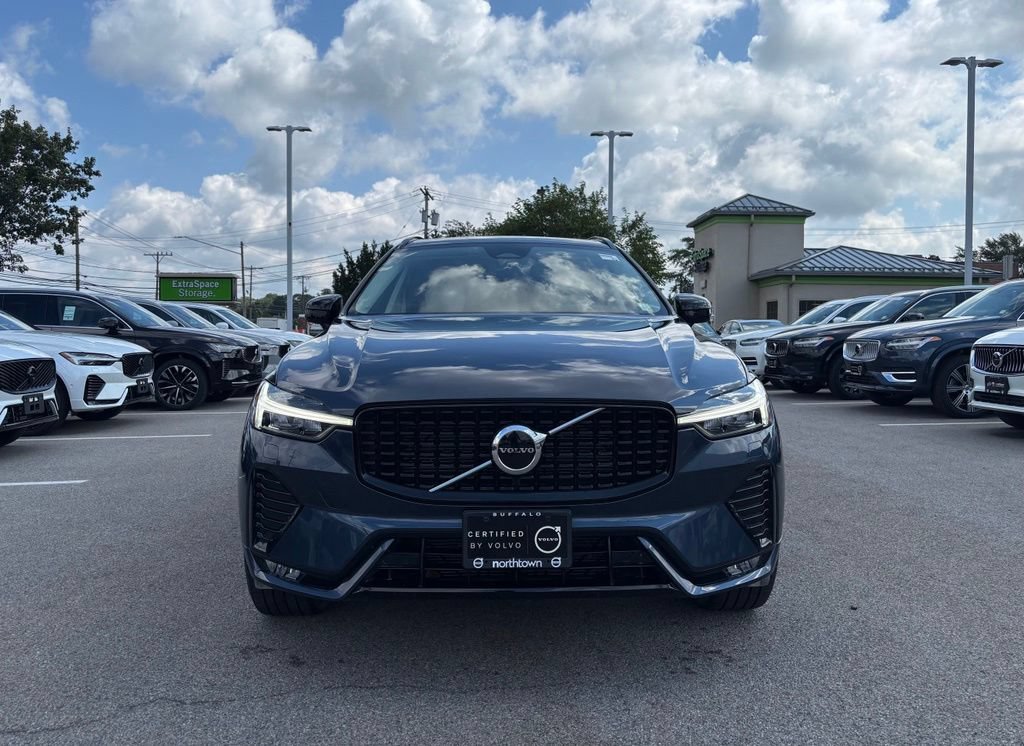 Certified 2025 Volvo XC60 B5 Core w/ Protection Package Premier AWD/4WD image 4
