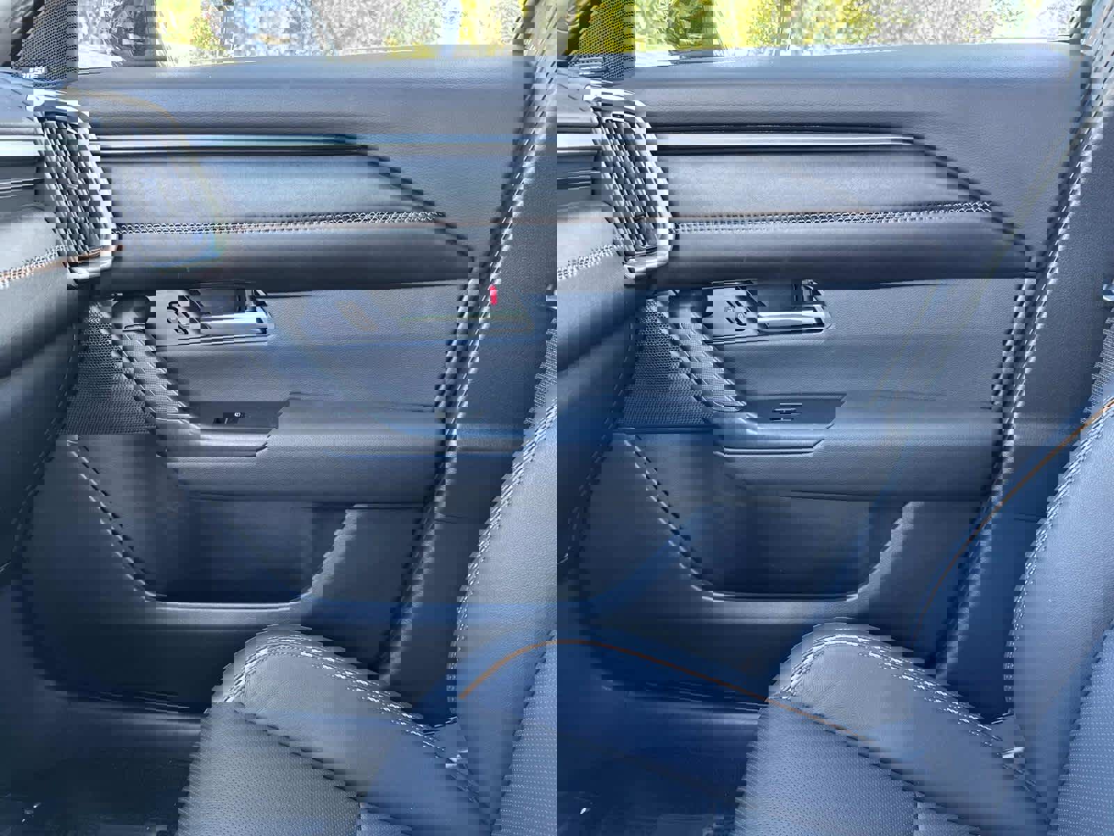 Certified 2025 MAZDA CX-50 AWD 2.5 Hybrid w/ Premium Pkg image 24