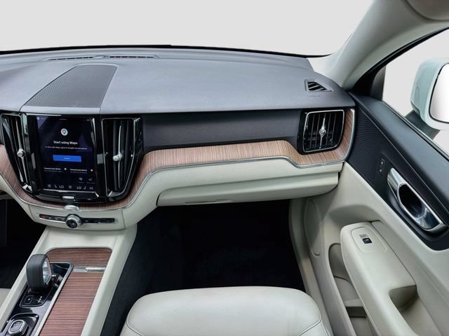 Used 2022 Volvo XC60 B5 Momentum w/ Protection Package Premier FWD image 18