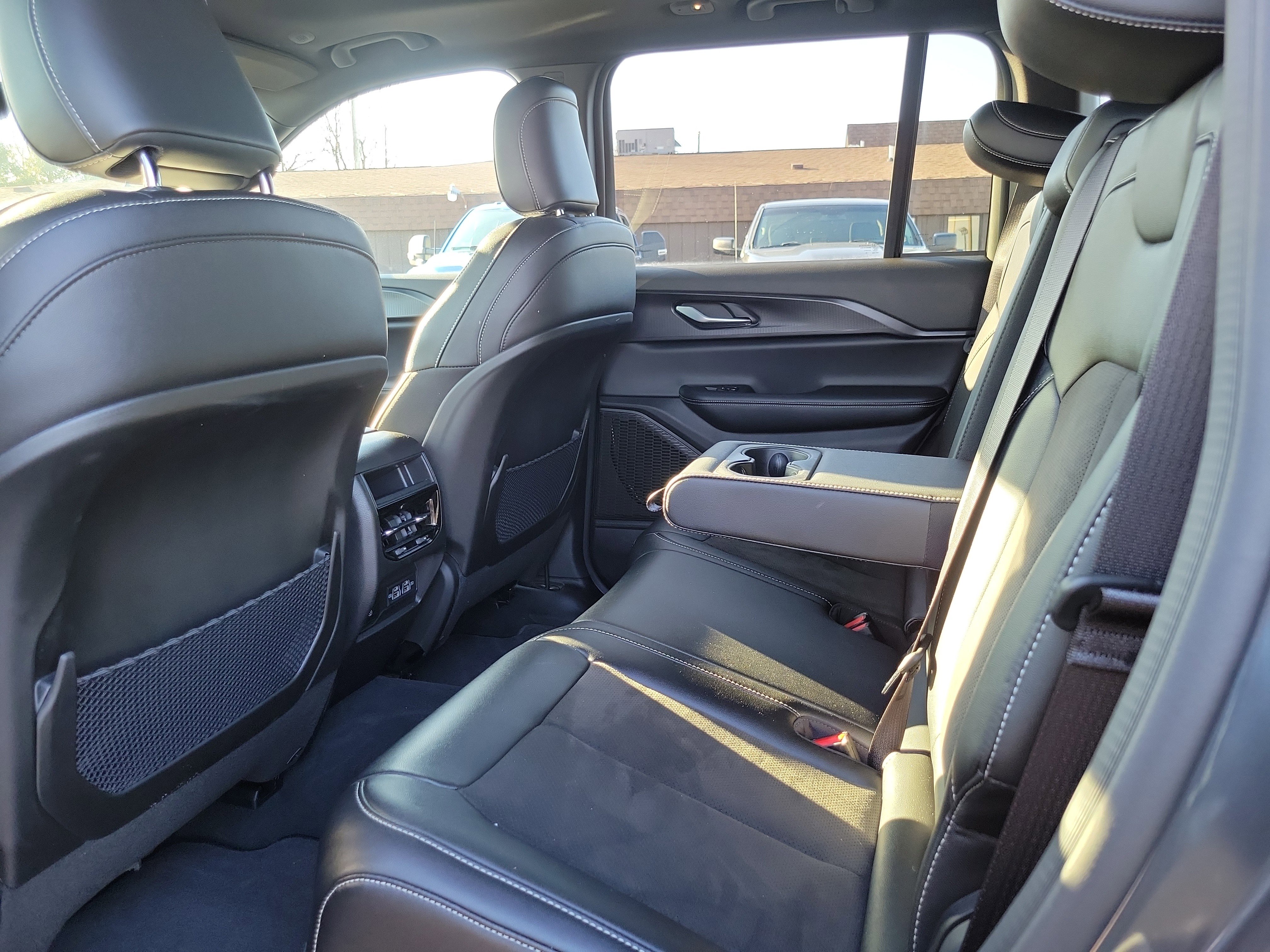 Used 2024 Jeep Grand Cherokee Altitude image 19