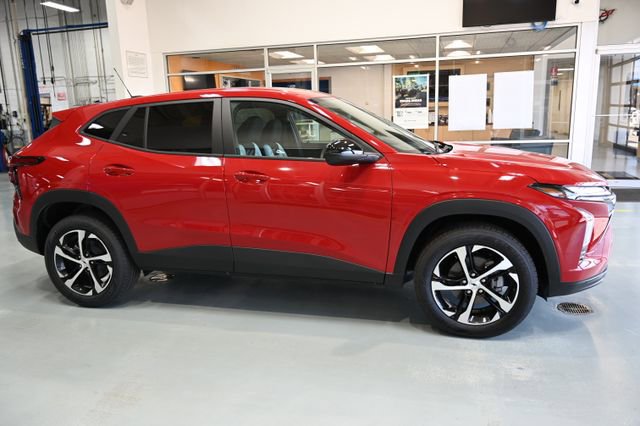 New 2026 Chevrolet Trax RS w/ Driver Confidence Package FWD image 4