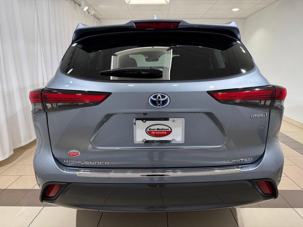 Certified 2021 Toyota Highlander Limited AWD/4WD image 4