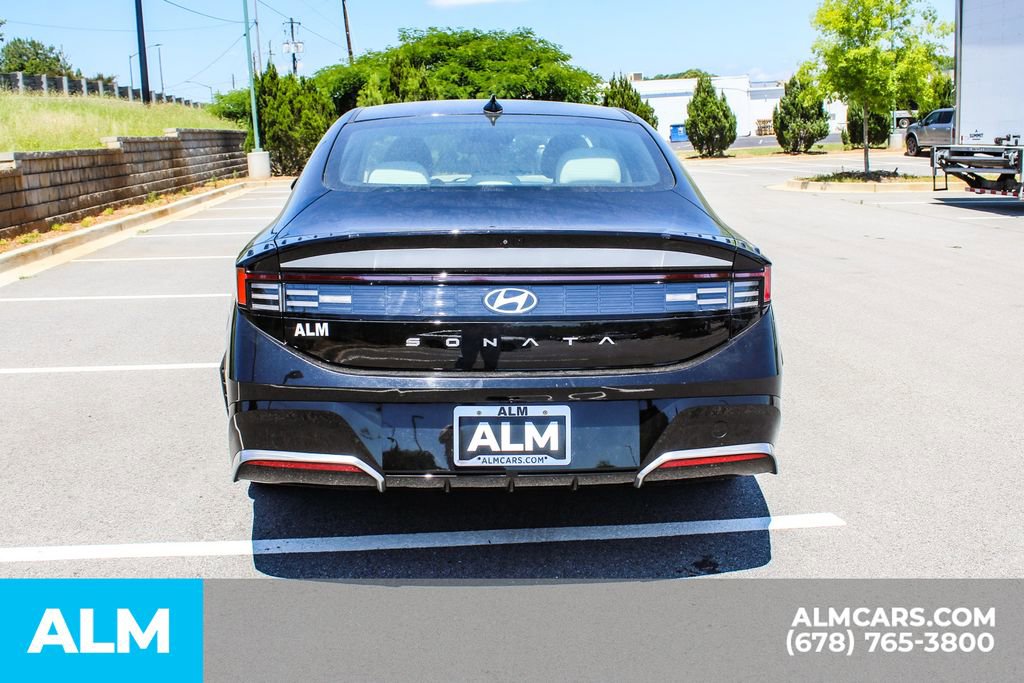 Used 2025 Hyundai Sonata SEL FWD image 10