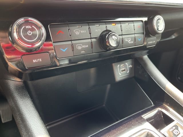 Used 2024 Jeep Compass Limited image 32