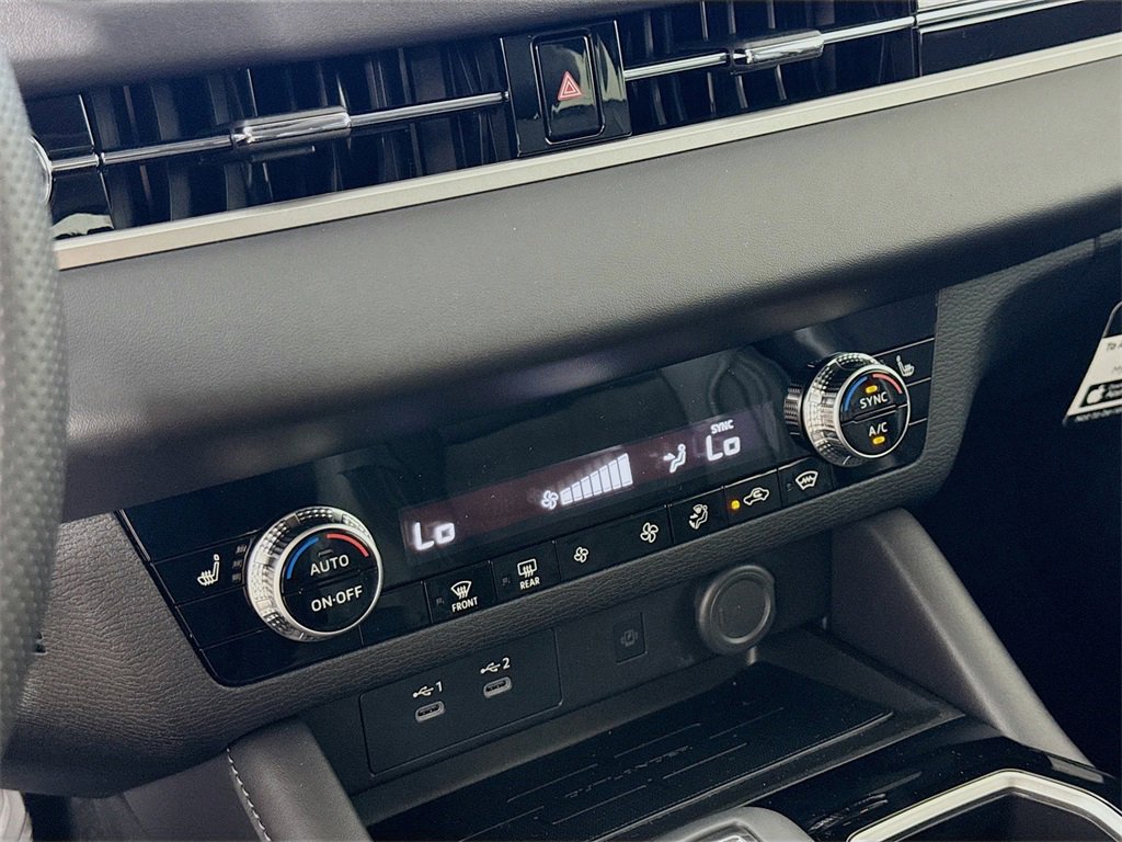 New 2025 Mitsubishi Outlander SE image 16