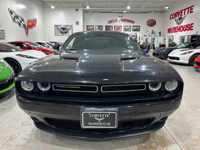 Used 2020 Dodge Challenger SXT RWD image 31