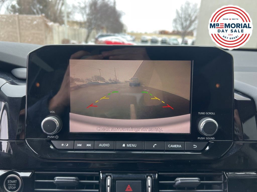 Used 2022 Nissan Pathfinder SV AWD/4WD image 16