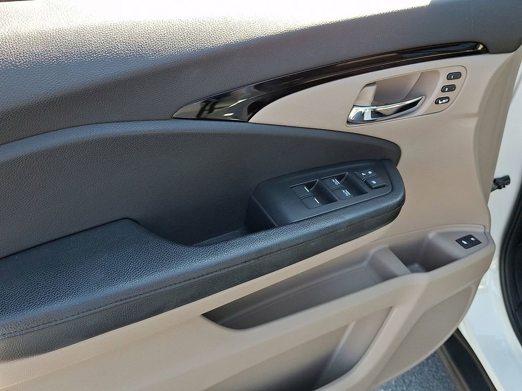 Used 2017 Honda Pilot Touring image 17