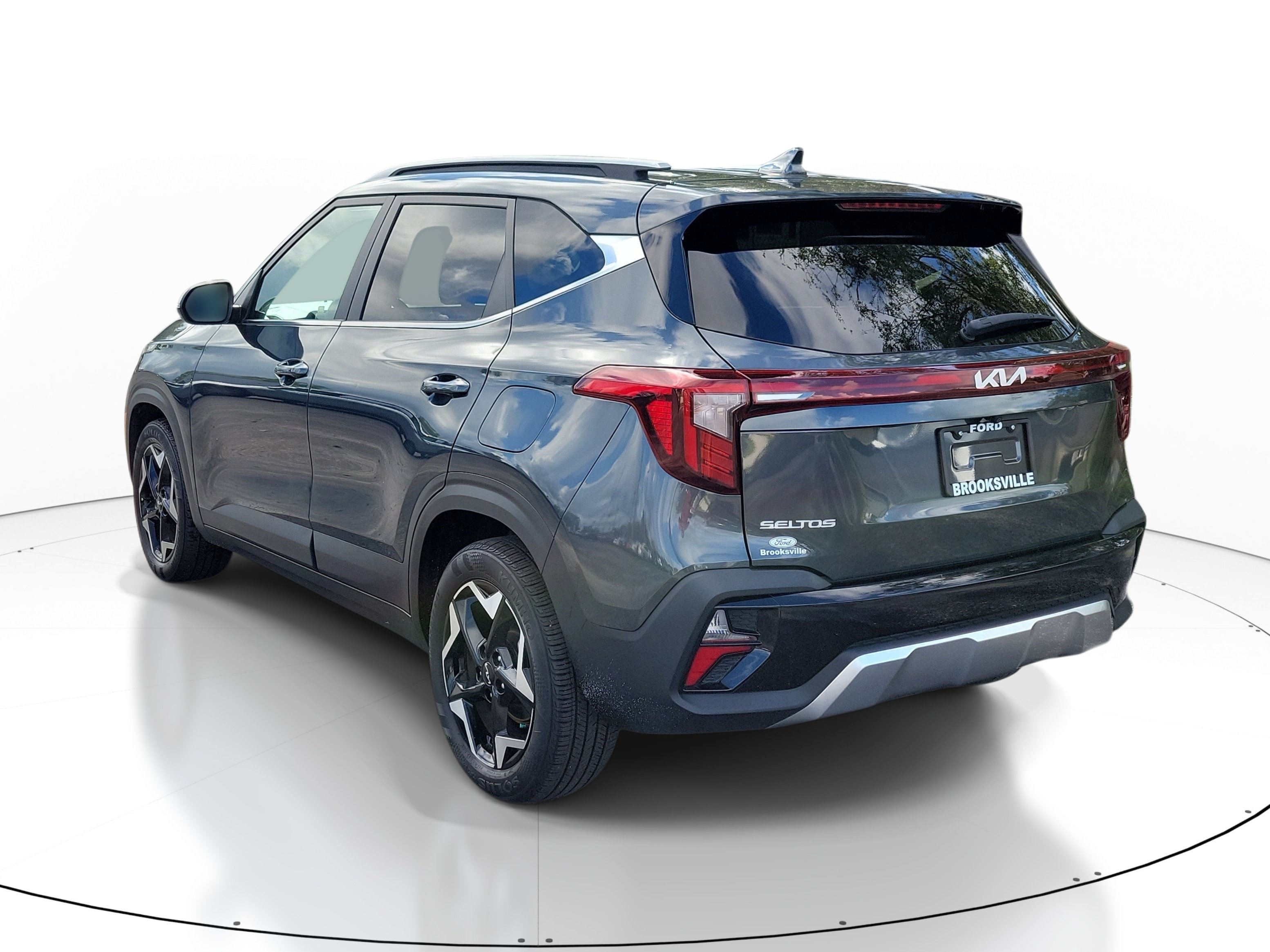 Used 2024 Kia Seltos EX FWD image 4