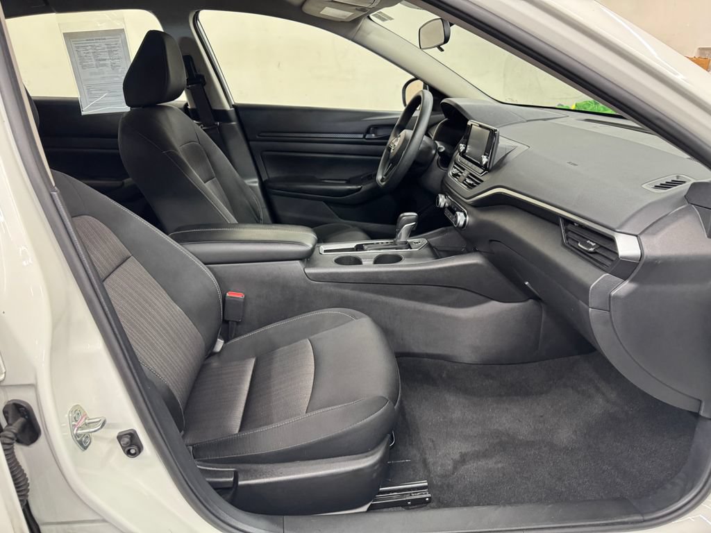 Used 2024 Nissan Altima 2.5 S FWD image 28