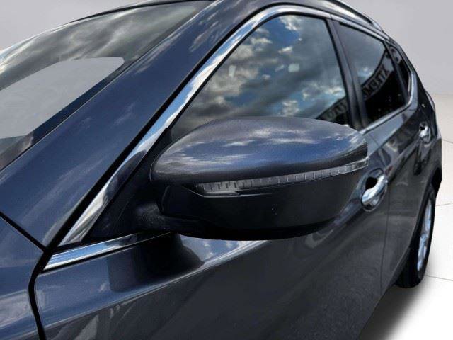 Used 2015 Nissan Rogue SV FWD image 13