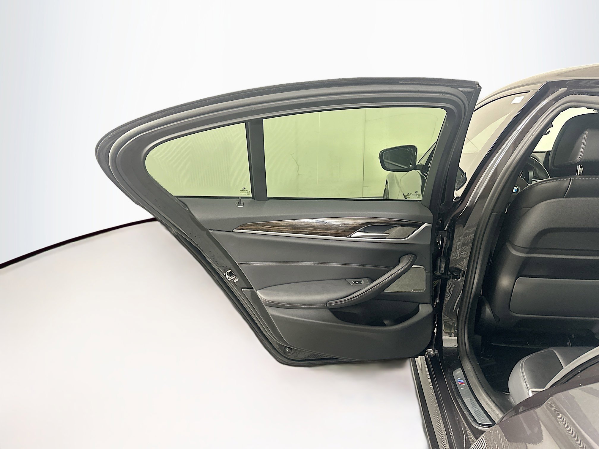 Used 2021 BMW 540i w/ M Sport Package image 28