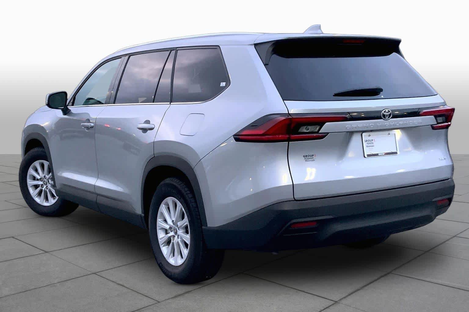 Used 2025 Toyota Grand Highlander FWD image 12