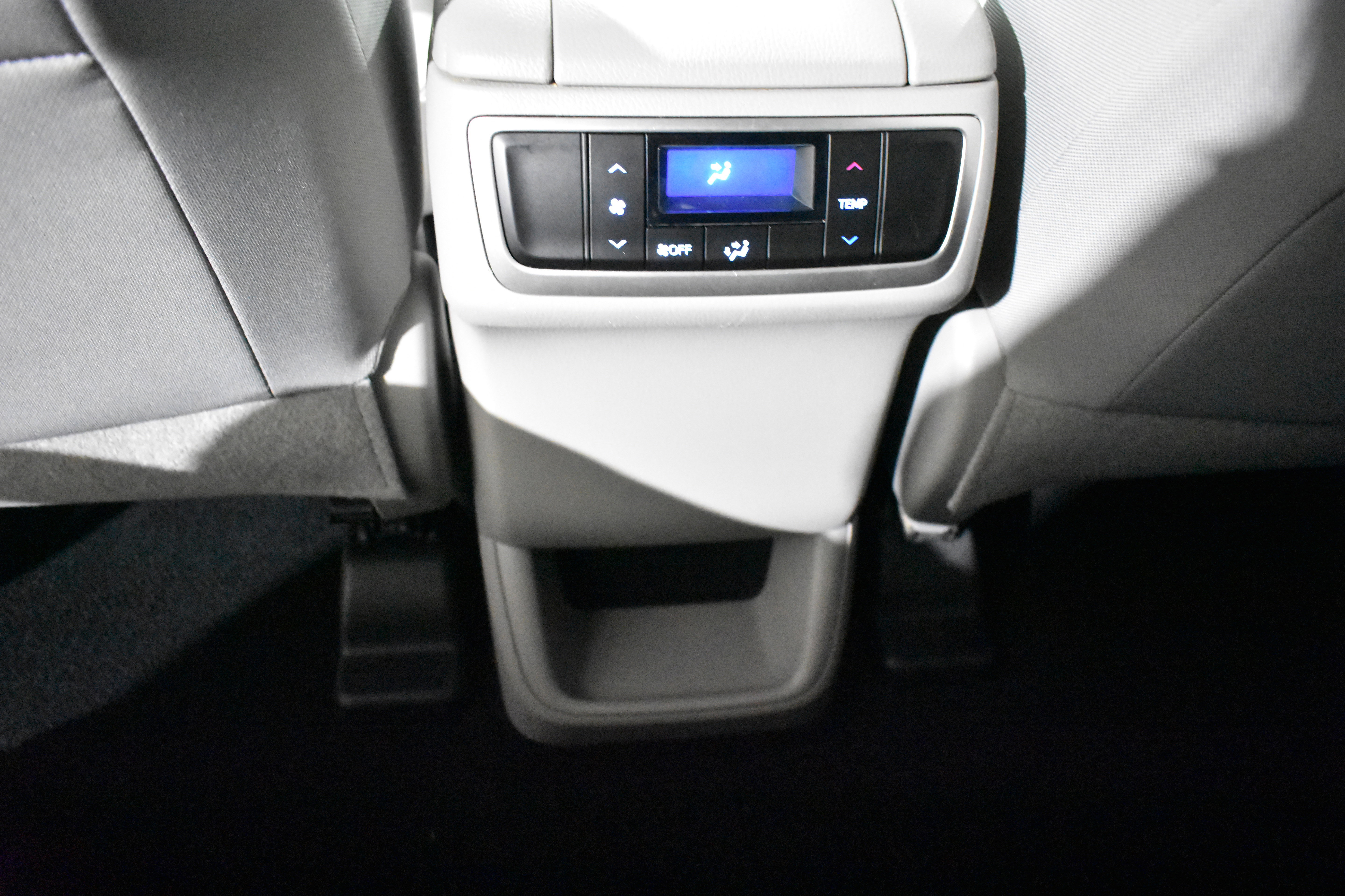 Used 2019 Toyota Highlander LE image 30