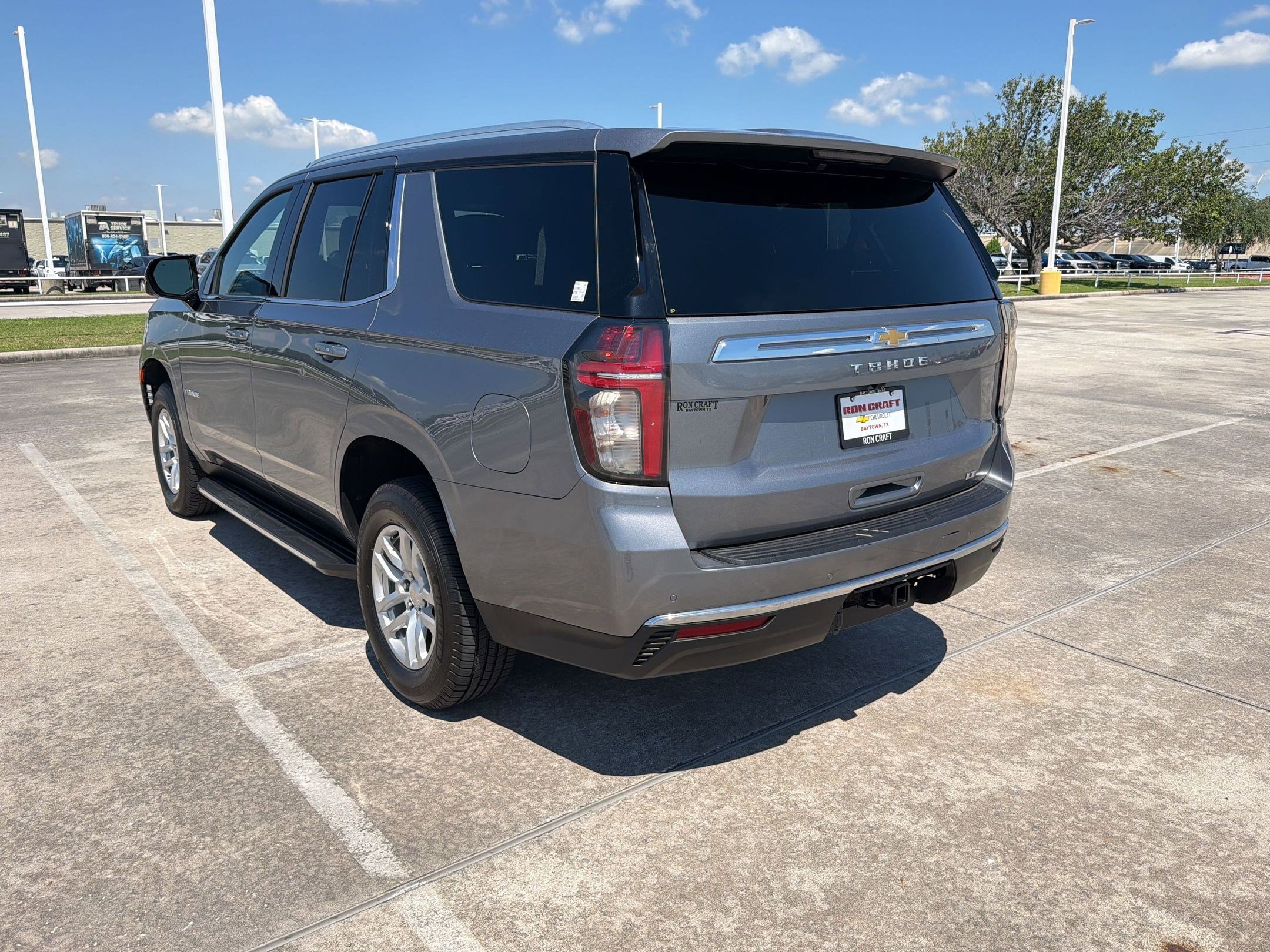 Used 2021 Chevrolet Tahoe LT w/ Luxury Package AWD/4WD image 3