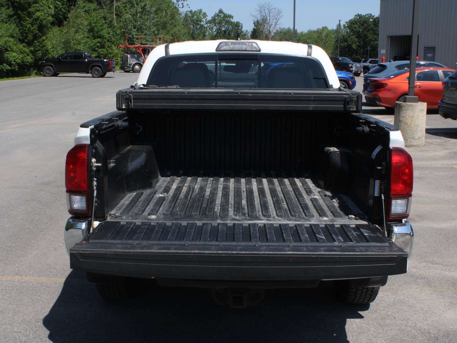 Used 2019 Toyota Tacoma SR5 AWD/4WD image 7